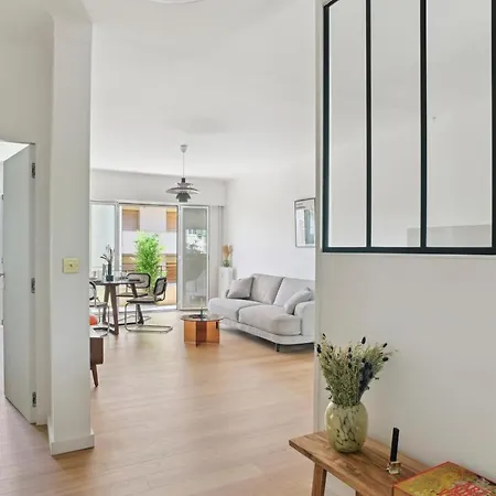 Designer Flat, Luxurious, Close From Palais, Terrasse, Private Garage, Air Conditoning