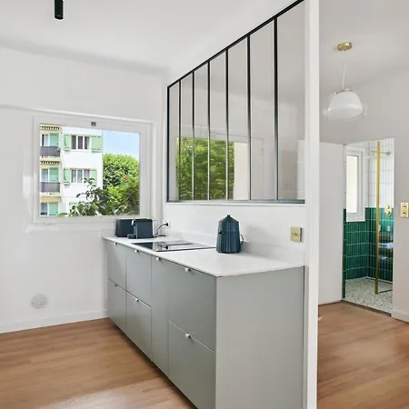Designer Flat, Luxurious, Close From Palais, Terrasse, Private Garage, Air Conditoning 아파트