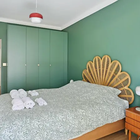 Designer Flat, Luxurious, Close From Palais, Terrasse, Private Garage, Air Conditoning 아파트