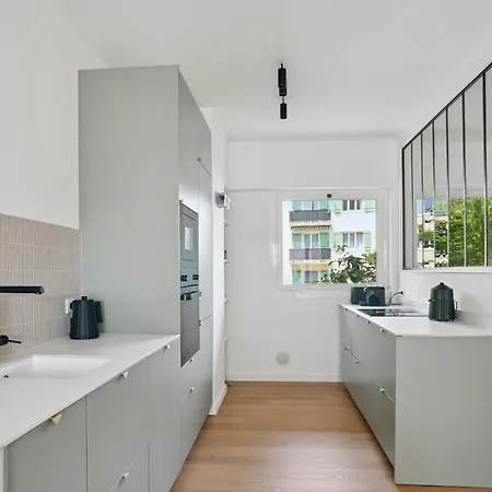 Designer Flat, Luxurious, Close From Palais, Terrasse, Private Garage, Air Conditoning * Cannes